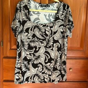 Jones &Co square neck shell. 1X. Black tan paisley